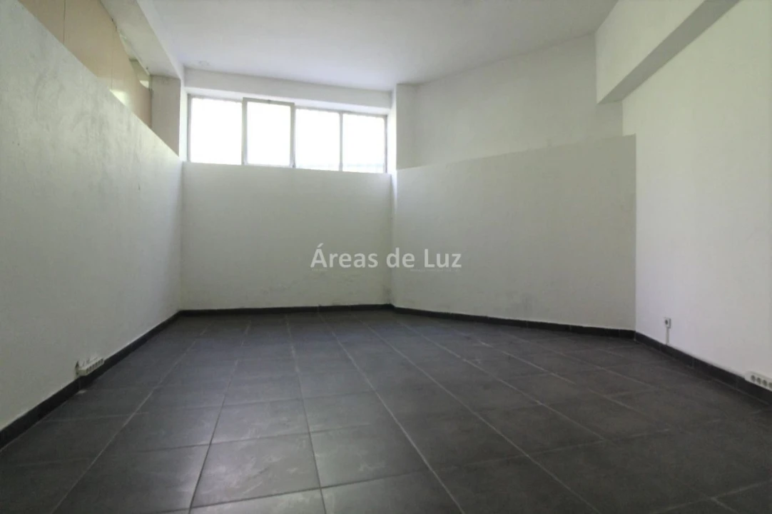 Loja para Arrendamento em Leiria, Pousos, Barreira e Cortes Foto 7