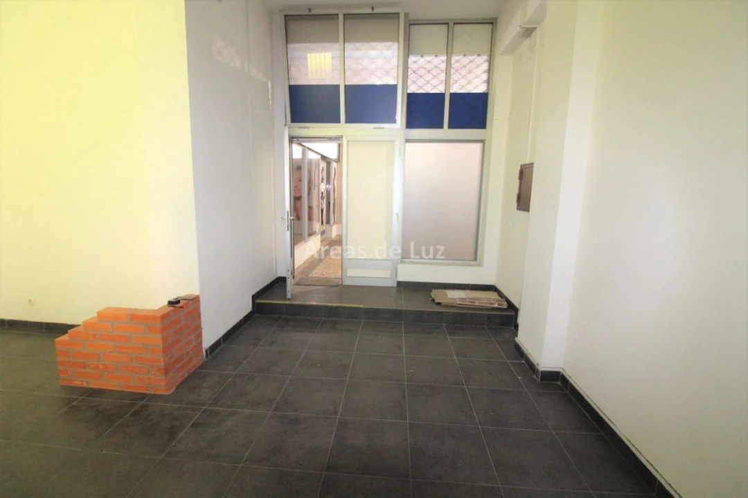 Loja para Arrendamento em Leiria, Pousos, Barreira e Cortes Foto 9