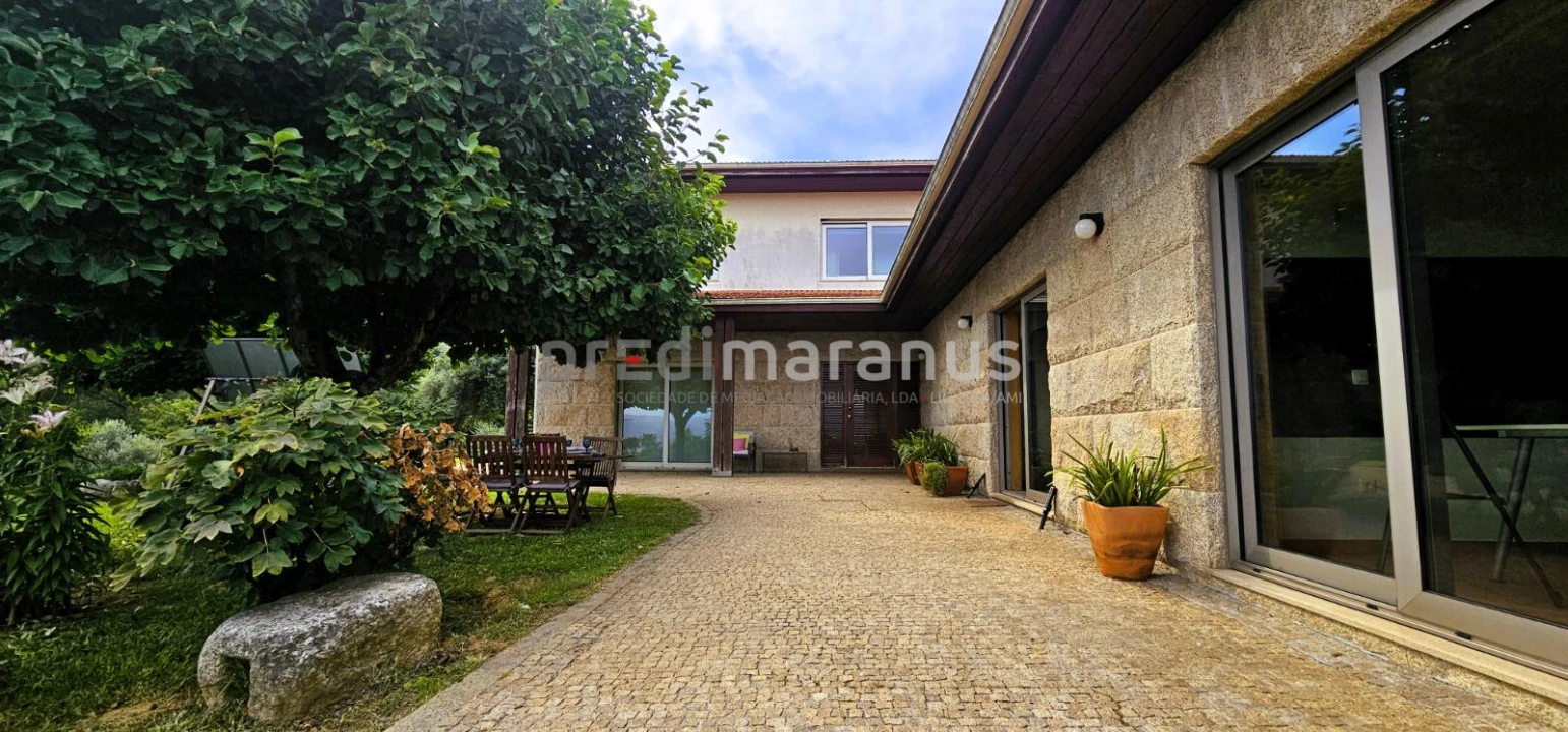 Moradia T7 para Venda em Telões Foto 4