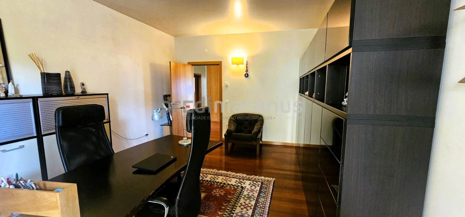 Moradia T7 para Venda em Telões Foto 8