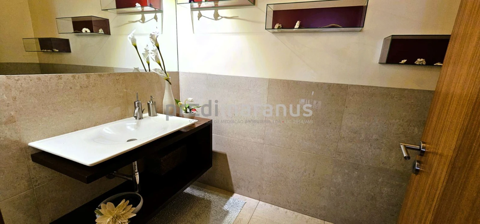 Moradia T7 para Venda em Telões Foto 9