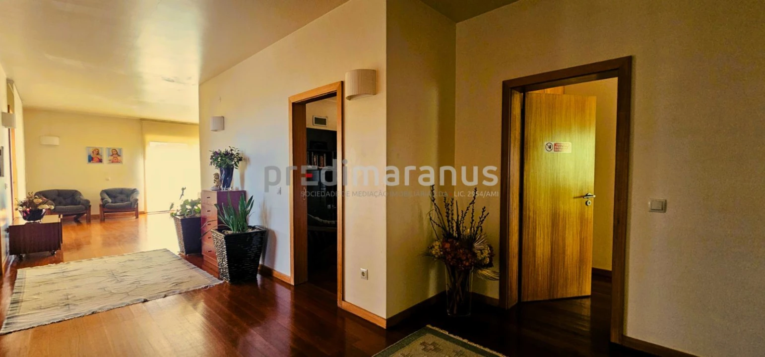Moradia T7 para Venda em Telões Foto 11