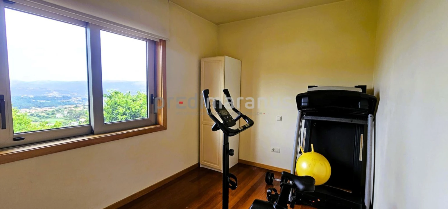 Moradia T7 para Venda em Telões Foto 17