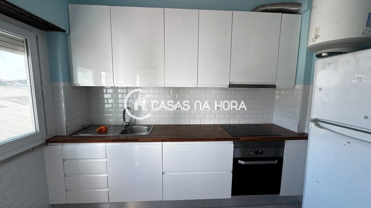 Apartamento T3 para Venda em Laranjeiro e Feijó Foto 2