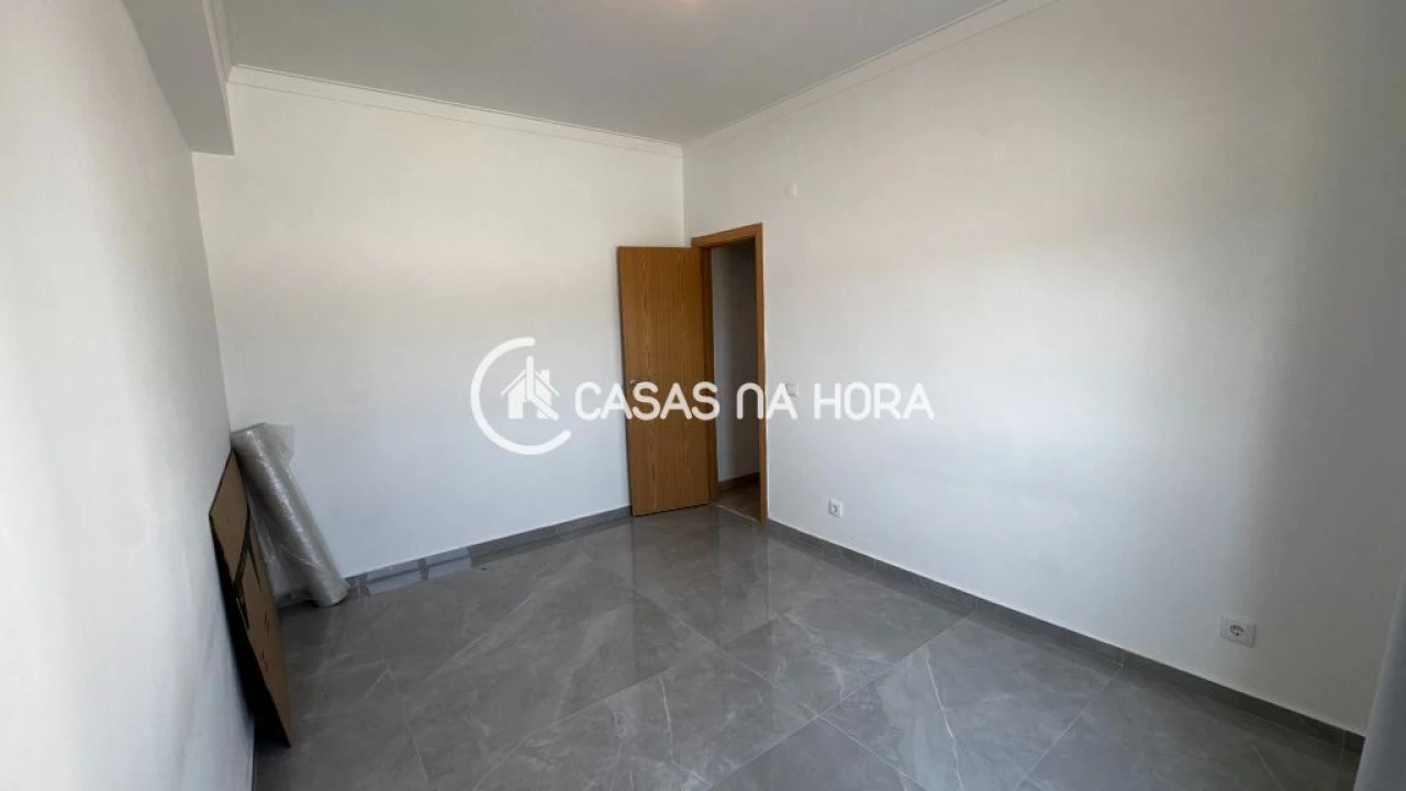 Apartamento T3 para Venda em Laranjeiro e Feijó Foto 6