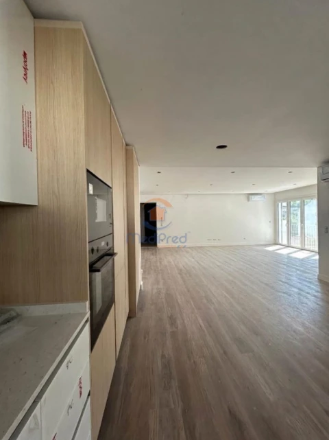 Apartamento T2 para Venda em Ramada e Caneças