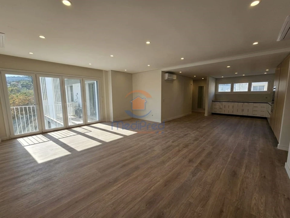 Apartamento T2 para Venda em Ramada e Caneças Foto 1