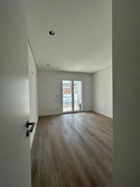 Apartamento T2 para Venda em Ramada e Caneças
