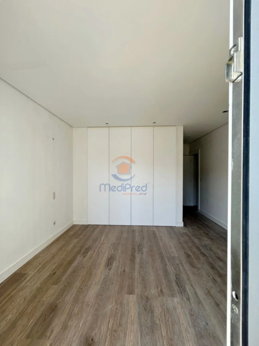 Apartamento T2 para Venda em Ramada e Caneças Foto 7