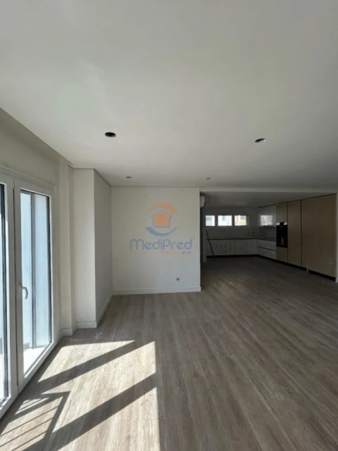 Apartamento T2 para Venda em Ramada e Caneças