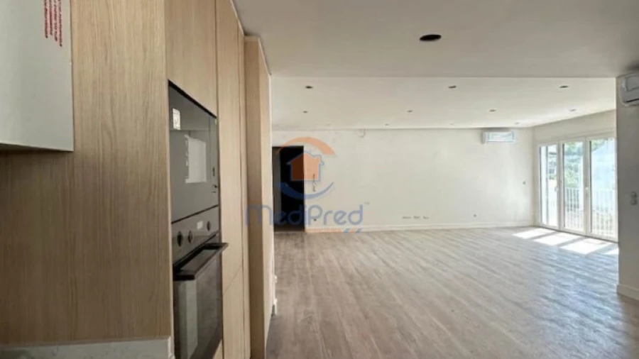 Apartamento T2 para Venda em Ramada e Caneças