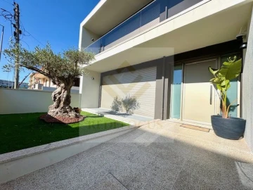 Moradia T4 para Venda em Esmoriz