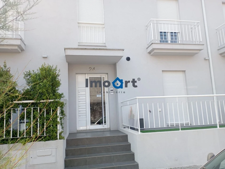 Apartamento T2 para Venda em Gião Foto 1