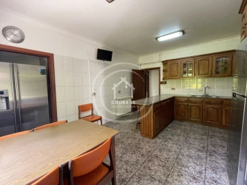 Moradia T4 para Venda em São Pedro de Arcos