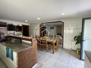 Moradia T5 para Venda em Cunha
