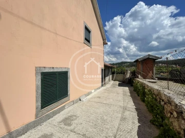 Moradia T5 para Venda em Cunha