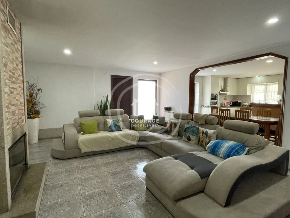 Moradia T5 para Venda em Cunha Foto 4