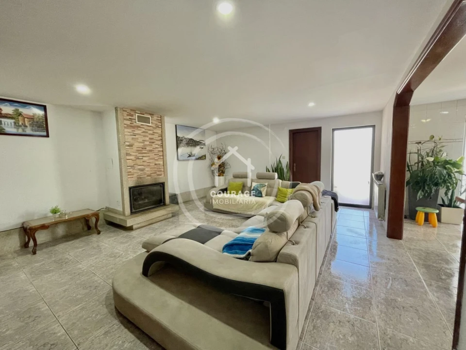 Moradia T5 para Venda em Cunha Foto 5