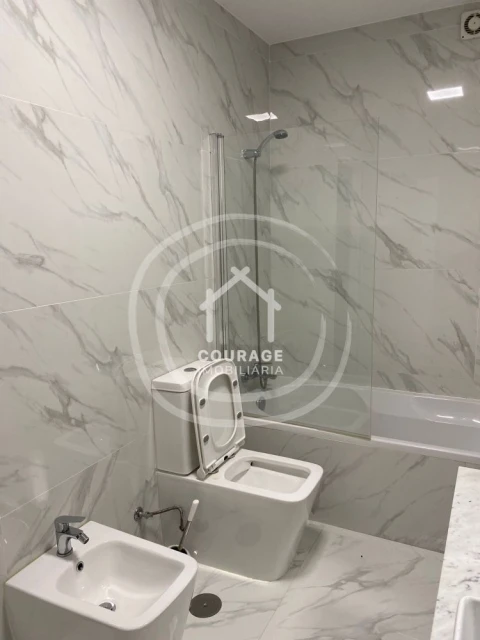 Apartamento T3 para Arrendamento em Darque