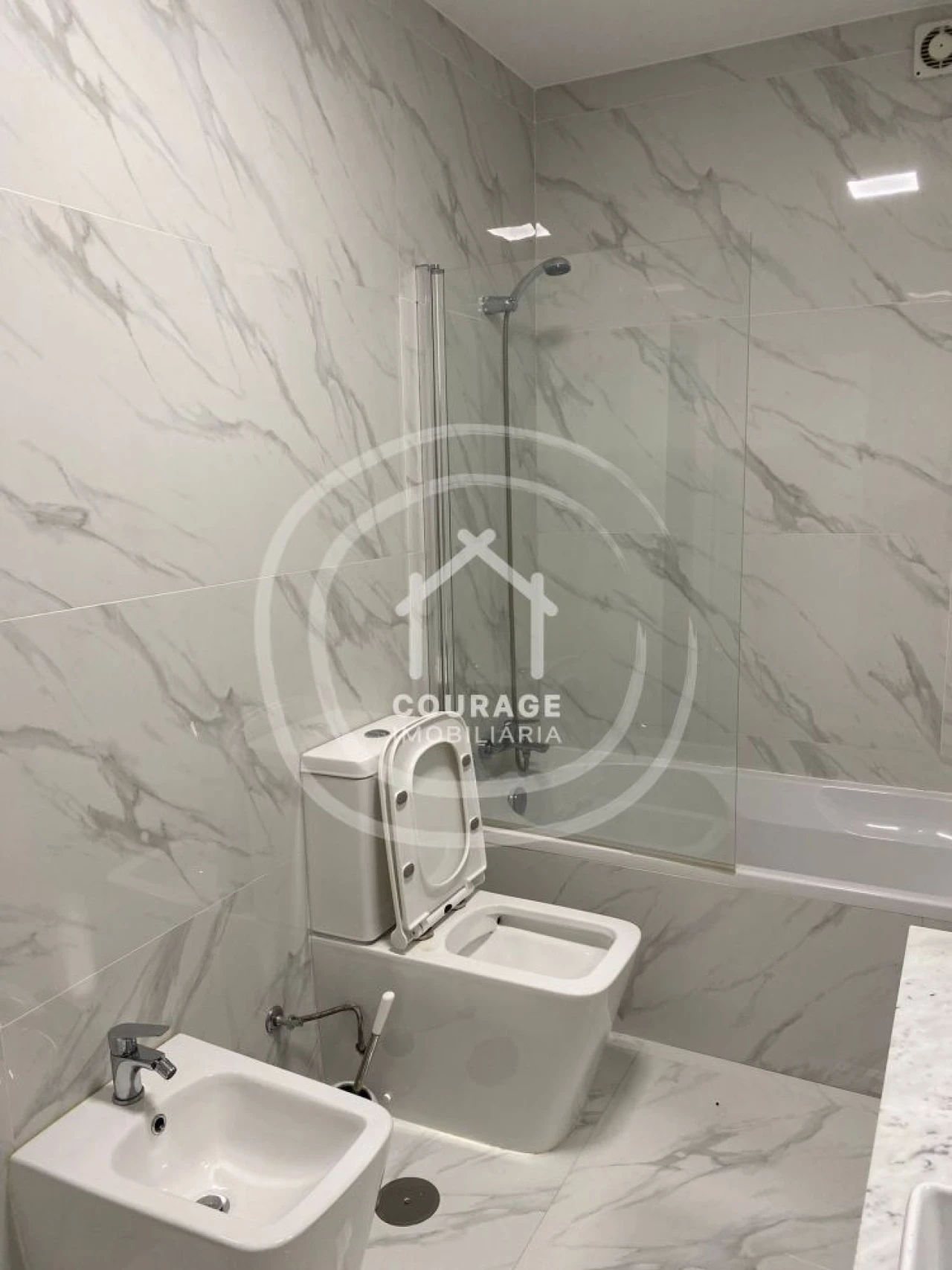 Apartamento T3 para Arrendamento em Darque Foto 23