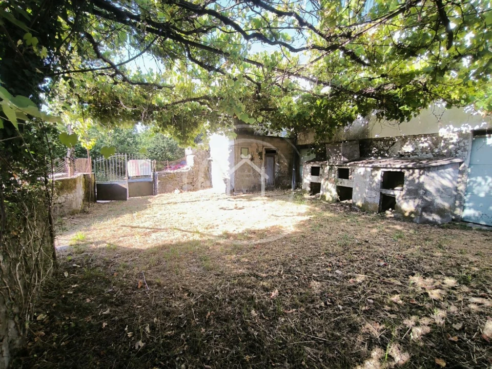 Moradia T3 para Venda em Coura Foto 21