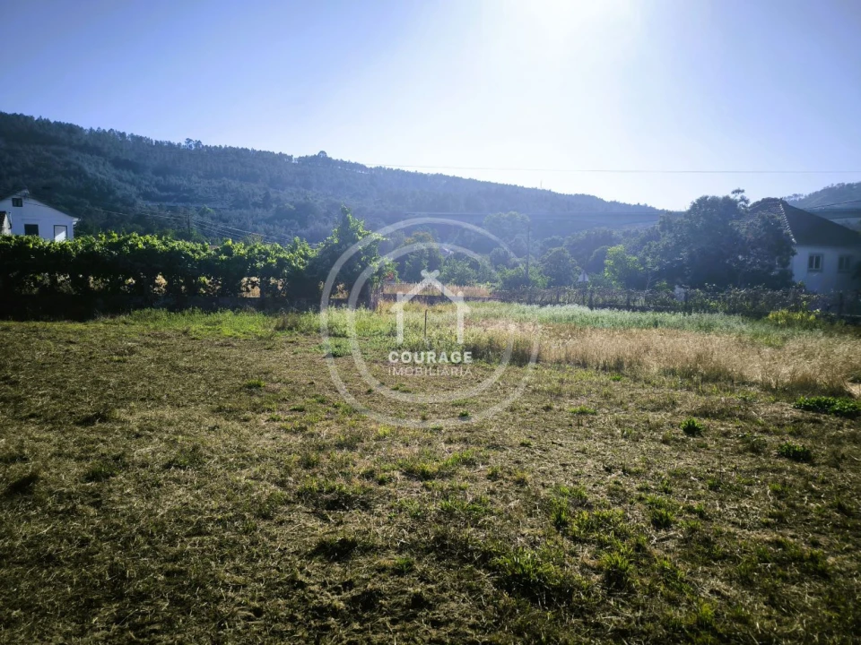 Moradia T3 para Venda em Coura Foto 26