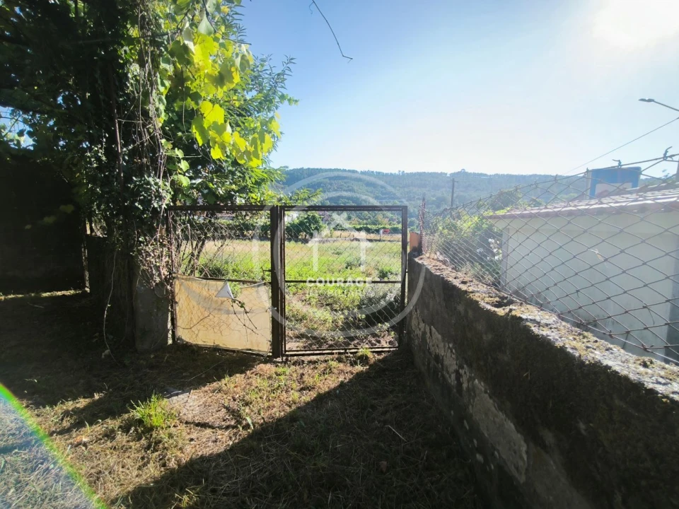 Moradia T3 para Venda em Coura Foto 22
