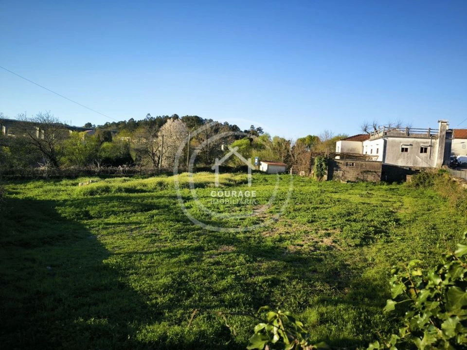 Moradia T3 para Venda em Coura Foto 25