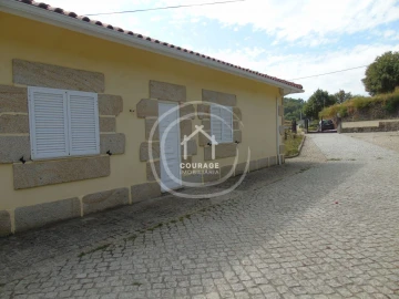 Moradia T3 para Venda em Formariz e Ferreira