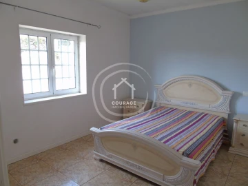 Moradia T3 para Venda em Formariz e Ferreira