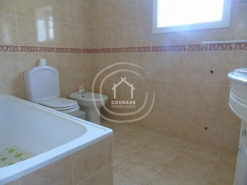 Moradia T3 para Venda em Formariz e Ferreira