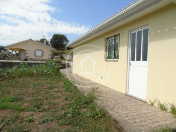Moradia T3 para Venda em Formariz e Ferreira