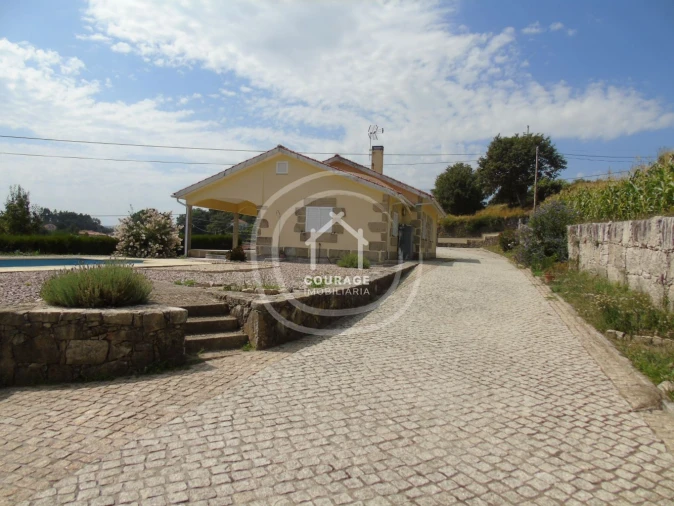 Moradia T3 para Venda em Formariz e Ferreira Foto 3