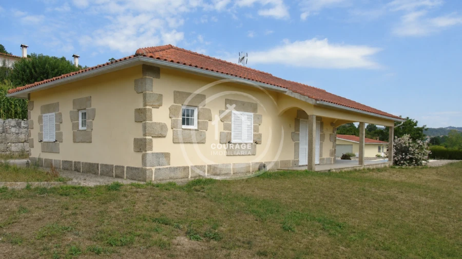 Moradia T3 para Venda em Formariz e Ferreira