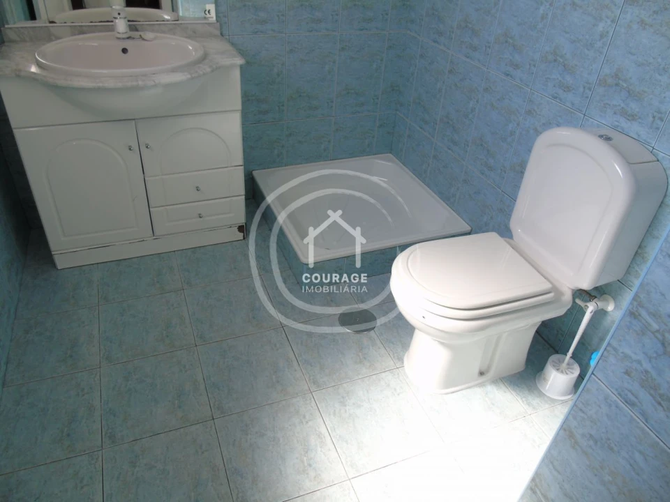 Moradia T3 para Venda em Formariz e Ferreira Foto 12
