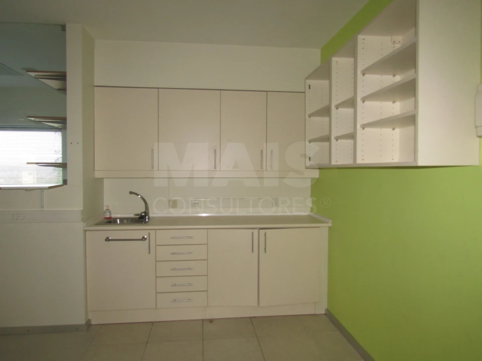Apartamento T1 para Venda em Santiago e São Simão de Litém e Albergaria dos Doze Foto 2