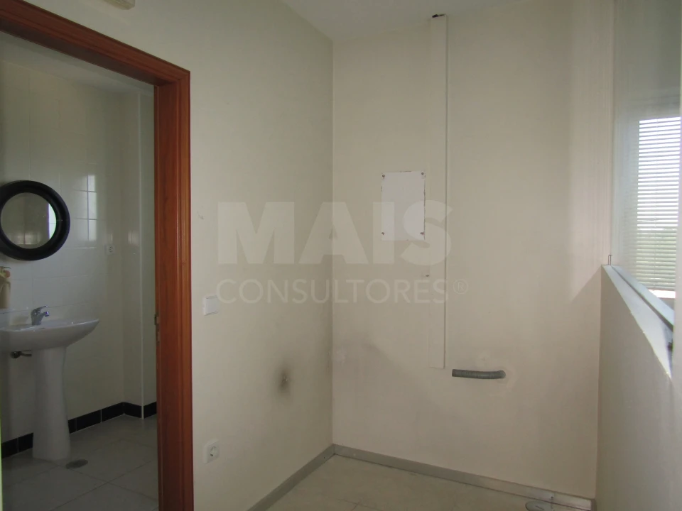Apartamento T1 para Venda em Santiago e São Simão de Litém e Albergaria dos Doze Foto 1