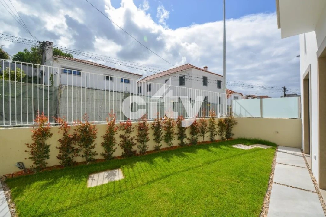 Moradia T2 para Venda em Rio de Mouro Foto 13