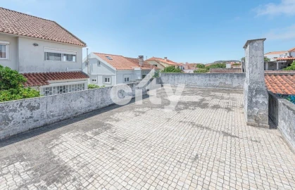 Moradia T5 para Venda em Algueirão-Mem Martins