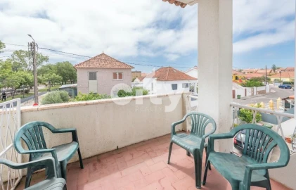 Moradia T5 para Venda em Algueirão-Mem Martins