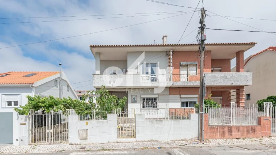 Moradia T5 para Venda em Algueirão-Mem Martins