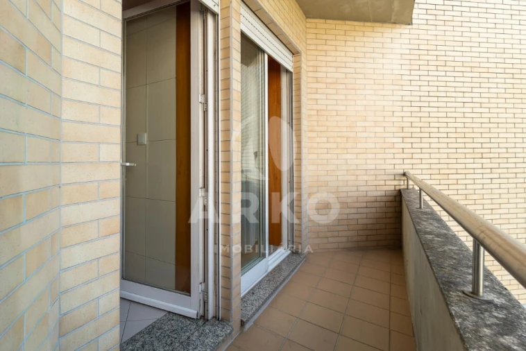 Apartamento T2 para Venda em Campo e Sobrado Foto 7