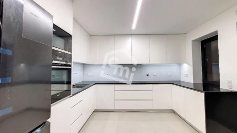 Apartamento T4 para Arrendamento em Matosinhos e Leça da Palmeira