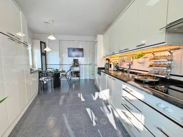 Apartamento T4 para Venda em Póvoa de Varzim, Beiriz e Argivai