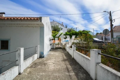 Moradia T3 para Venda em Alcórrego e Maranhão