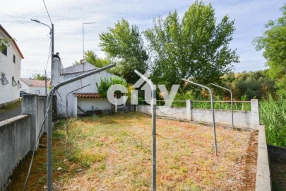 Moradia T3 para Venda em Alcórrego e Maranhão