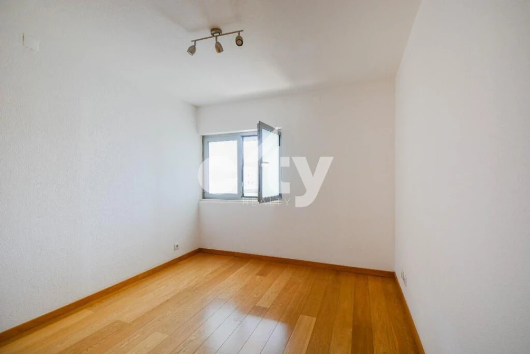 Apartamento T3 para Arrendamento em Lumiar Foto 11