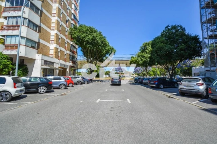 Apartamento T3 para Arrendamento em Lumiar Foto 35