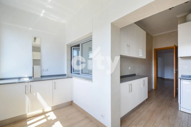 Apartamento T3 para Arrendamento em Lumiar Foto 21