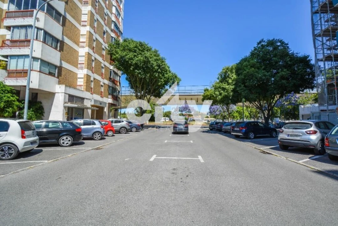 Apartamento T3 para Arrendamento em Lumiar Foto 35